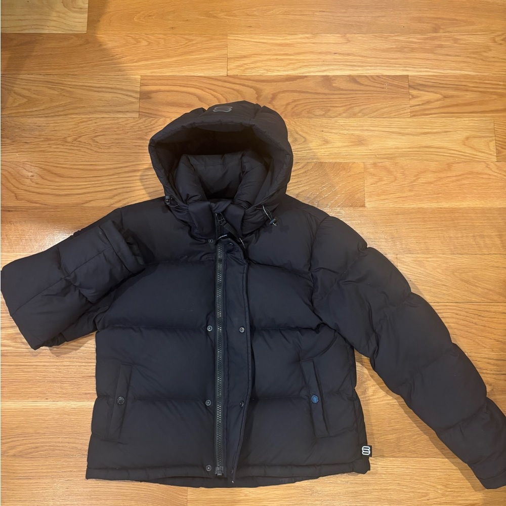 Aritzia super puff short black - Picture 3 of 6